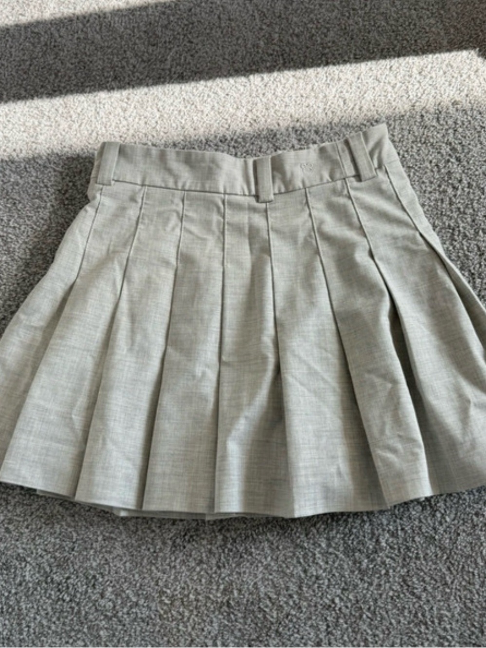 Aritzia Sunday Best Light Gray Pleated Skater Skirt Size 4